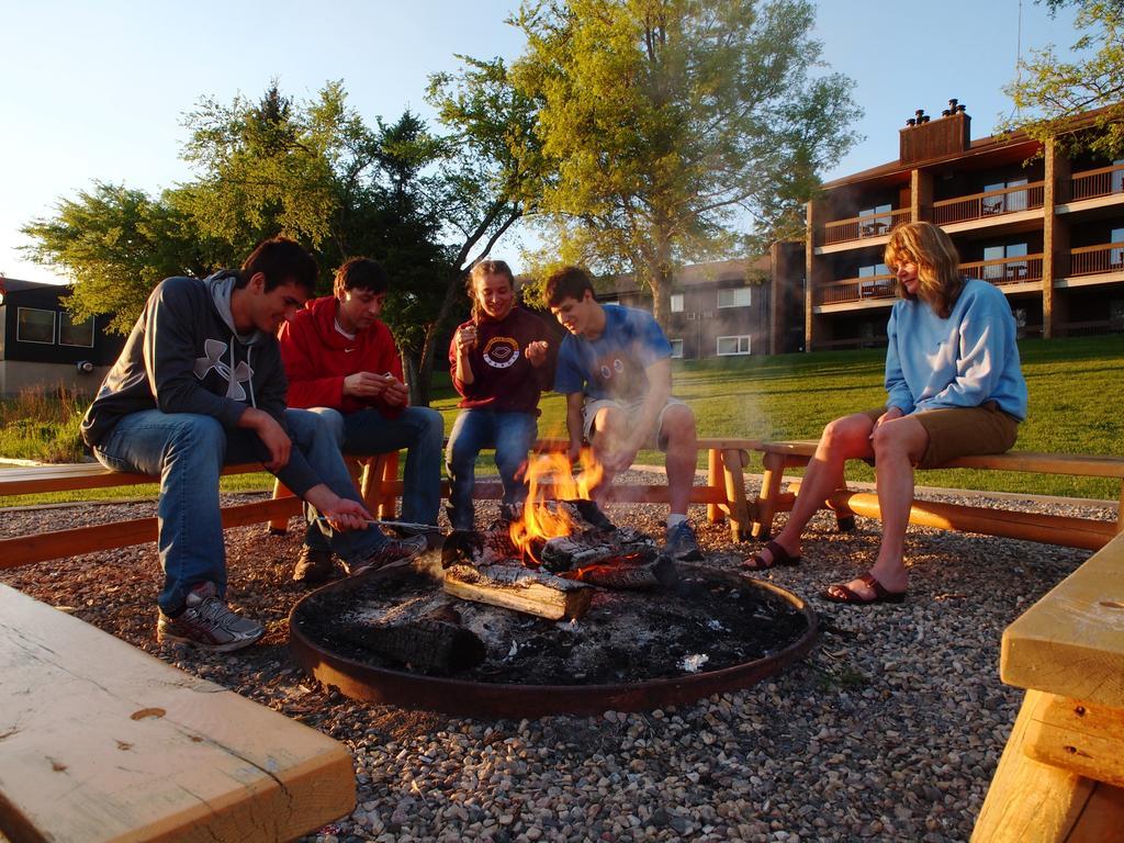 Elkhorn Resort, Spa, And Conference Centre Wasagaming Luaran gambar