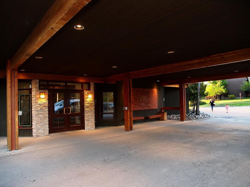 Elkhorn Resort, Spa, And Conference Centre Wasagaming Luaran gambar