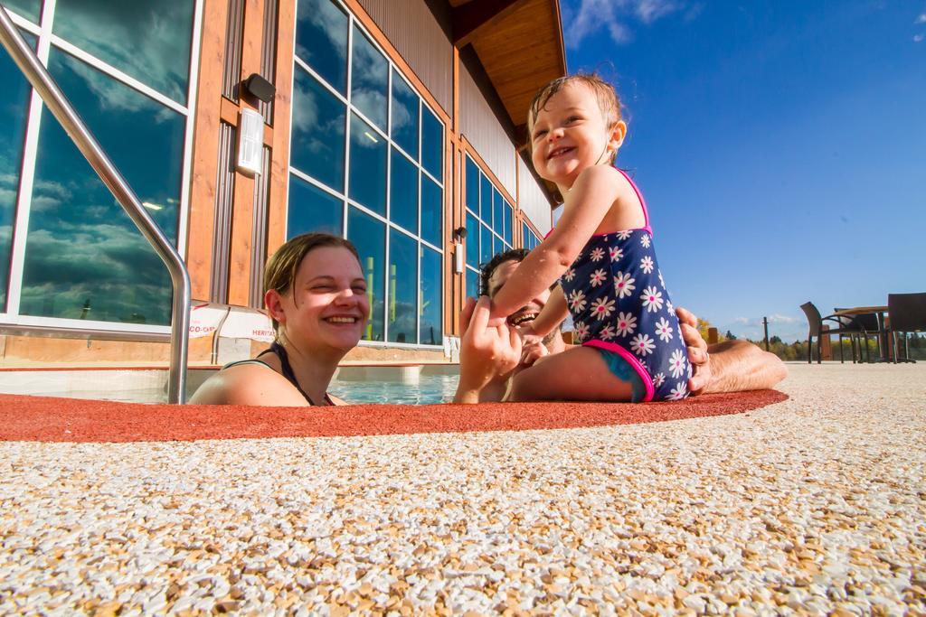 Elkhorn Resort, Spa, And Conference Centre Wasagaming Luaran gambar