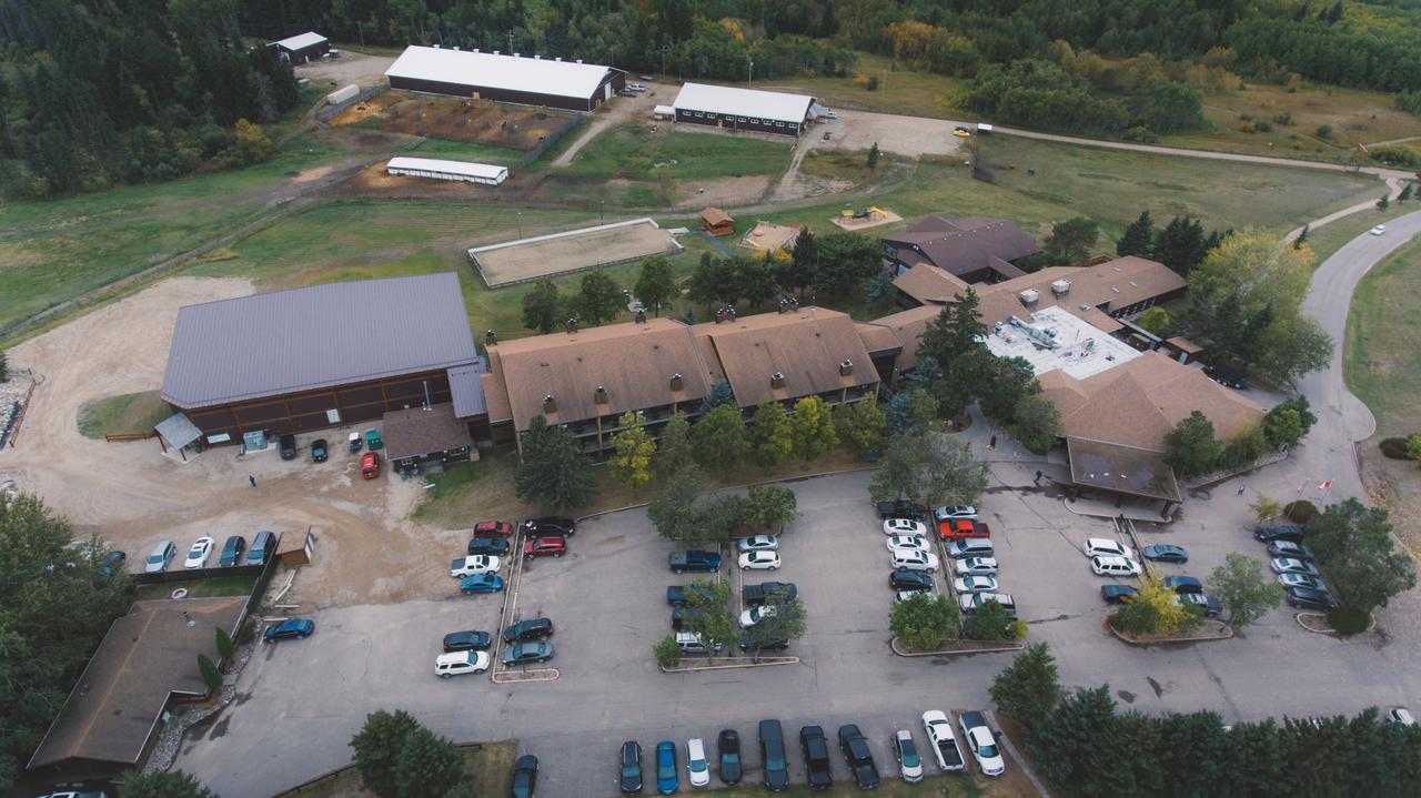 Elkhorn Resort, Spa, And Conference Centre Wasagaming Luaran gambar