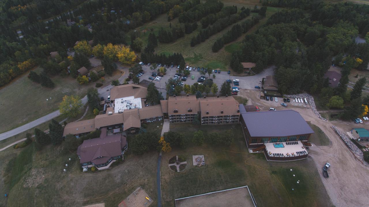 Elkhorn Resort, Spa, And Conference Centre Wasagaming Luaran gambar